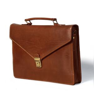Sac de bureau en cuir véritable cousu main, style enveloppe, en cuir de vachette pleine fleur couleur cognac, avec fermoir en laiton doré, vente en gros - Product Image 6
