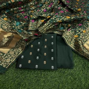 Superbe ensemble Salwar Kameez en soie semi-Katan Banarasi avec tissage Sona Rupa Buti et dupatta Meenakari Jaal pour femme, idéal pour les tenues de soirée. - Product Image 1