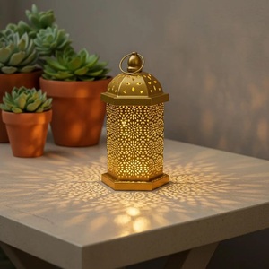 Lámpara Marroquí Hexagonal con Patrón Calado, Decoración Duradera para el Hogar - Product Image 1