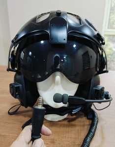 หมวกนิรภัยแบบเต็มใบสำหรับนักบินเครื่องบินรบและเฮลิคอปเตอร์ยี่ห้อ Jupitor Aviation ผลิตจากวัสดุคาร์บอนไฟเบอร์และอะรามิด พร้อมระบบปิดแบบ Double D ใช้ได้ทุกฤดู - Product Image 2