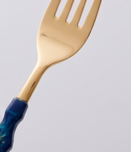 Ensemble de couverts en acrylique bleu glamour avec finition dorée, passe au lave-vaisselle, pour la vaisselle de mariage - Product Image 2