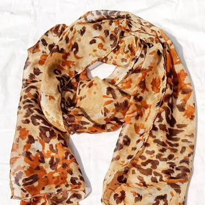 Bufandas cuadradas de moda elegantes y suaves, accesorios de tela versátiles, ideales para ropa formal informal, pedidos al por mayor - Product Image 1