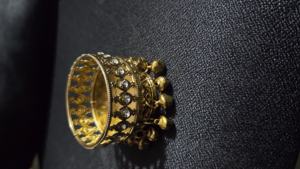 Ensemble de porte-bougies décoratifs dorés pour bougies chauffe-plat et décoration intérieure, porte-bougies chauffe-plat en métal doré avec clochettes Ghungroo - Product Image 2