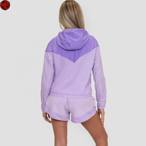 Conjunto deportivo de 2 piezas para mujer, chaqueta con capucha y cremallera y pantalones cortos, conjunto ligero para atletismo. - Product Image 6