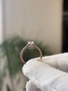 Bague de fiançailles durable en or massif avec diamant de laboratoire taille cœur pavé, 0,90 carat VVS VS EF, cadeau romantique - Product Image 5