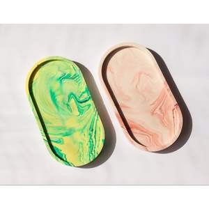 Bandejas Decorativas Ovaladas y Redondas de Resina para una Presentación Elegante - Product Image 3