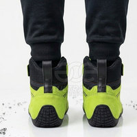 Chaussures de course automobile haute performance pour usage sportif, structure légère ignifuge, semelle souple, contrôle optimal
