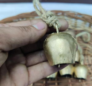 Campanas de metal redondas hechas a mano de estilo vintage moderno, rústicas, de estaño, con cuerda de yute, estilo antiguo, para decoración festiva navideña - Product Image 5