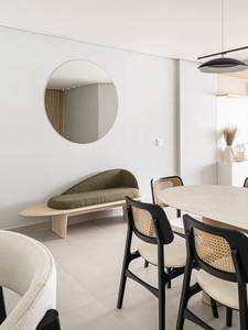 Juego de Comedor Moderno y Minimalista con Sillas de Respaldo de Mimbre - Product Image 4
