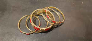 Bracelet en laiton artisanal de haute qualité, rayonnement royal, alliant l'art traditionnel et le design contemporain - Product Image 2