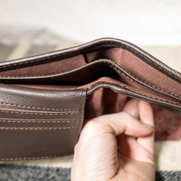 Dompet Kulit Sapi Premium untuk Pria, Dompet Lipat Kulit Asli, Pemasok Logo Kustom dengan Kotak Kemasan yang Dapat Disesuaikan