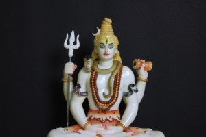 Artesanía Nirmala, Estatua de Shiva de Resina con Polvo de Mármol Blanco, Trishul Damru, Adiyogi Meditando, Diseño Tradicional Hecho a Mano - Product Image 4