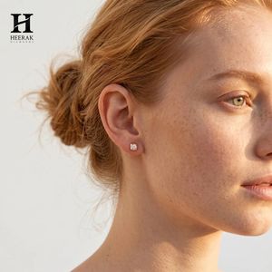 Boucles d'oreilles clous carrées serties de diamants – Or 14 carats avec diamants certifiés – Fabricant de bijoux fins - Product Image 3