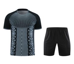 Ensemble de maillot de football pour homme à imprimé géométrique blanc avec short en mesh noir, col rond, manches courtes, respirant, coupe athlétique, toutes saisons - Product Image 5