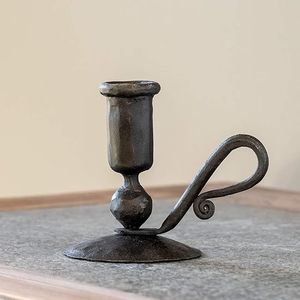 เชิงเทียนโลหะแบบมีสไตล์ทำด้วยมือพร้อมลายโบราณ - Product Image 5