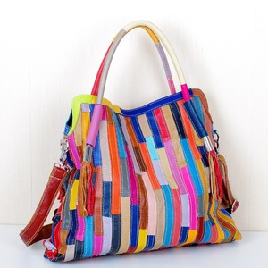 Sac fourre-tout Ando en cuir de vachette véritable pour femme, avec patchwork floral, pompon et bandoulière amovible - Product Image 3