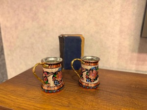 แก้วทองแดงทำมือพร้อมหูจับ ลายดอกไม้แบบดั้งเดิม เหมาะสำหรับโอกาสพิเศษและเป็นของขวัญ นำเข้าจากอินเดีย - Product Image 3