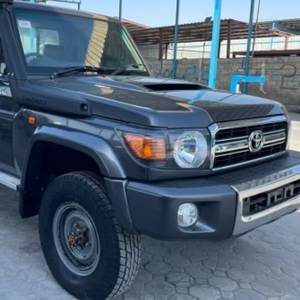 Toyota Land Cruiser Pickup 2013 Usada en Muy Buen Estado en Venta - Product Image 1