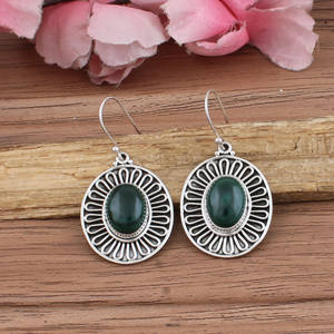 ต่างหูเงินแท้ 925 ประดับพลอยมาลาไคต์ธรรมชาติทรงหยดน้ำสีเขียว งานแฮนด์เมด ของขวัญสำหรับผู้หญิง - Product Image 4