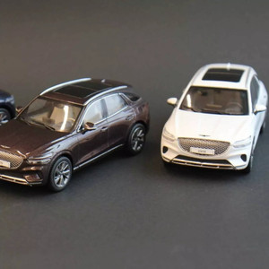 Modèle miniature de voiture Hyundai Genesis GV70 à l'échelle 1:43 en métal moulé sous pression - Product Image 3