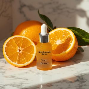 Sérum Visage Anti-Âge Éclaircissant et Blanchissant ODM/OEM à la Nicotinamide, Vitamine C, Acide Hyaluronique et Arbutine – Fourniture OEM - Product Image 3