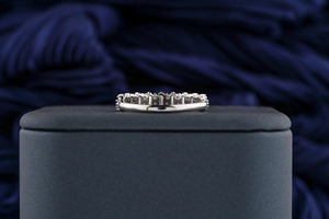 แหวนเพชรทรงบาแกตต์ 14K ทองคำขาว เพชรเพาะเลี้ยงในห้องปฏิบัติการ แบบ Eternity Band - Product Image 3