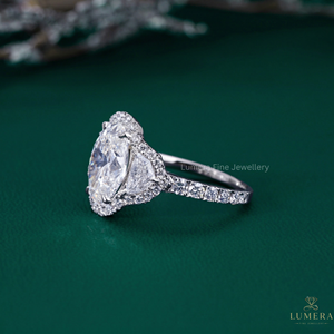 แหวนหมั้นเพชรทรงรี 4.55 กะรัต ประดับเพชรทรงกลมและทรงแคดิลแลค ทองคำ 18k หรูหรา ได้รับการรับรอง แหวนเจ้าสาวสามเม็ด - Product Image 3