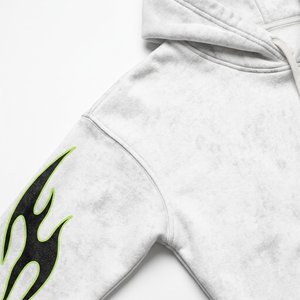 Ensemble de survêtement blanc à capuche pour homme avec imprimé flamme noir et vert, manches longues, short et sweat-shirt streetwear, tenue d'été - Product Image 4