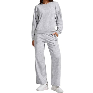 Nouveau style de survêtement polaire pour femme, motif uni, avec logo personnalisé, fabriqué au Pakistan, haute qualité, idéal pour l'échauffement 2026 - Product Image 1