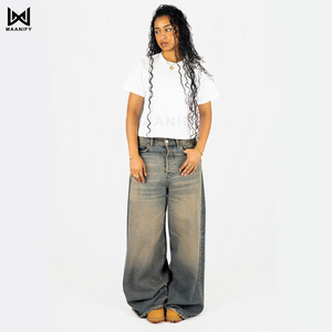 เสื้อยืดครอปท็อปสีขาวพิมพ์โลโก้ OEM สำหรับผู้หญิง คอริบหนา สตรีทแวร์ ผ้าฝ้าย ขายดีที่สุด ผลิตโดย MAANIFY - Product Image 1