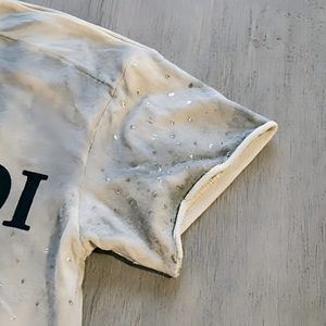 <span class=keywords><strong>Camiseta</strong></span> Oversize de Algodón Personalizada con Gráficos, Diseño de Diamantes de Imitación, Estilo Vintage con Dobladillo Deshilachado y Cuello de Doble Capa - Product Image 3