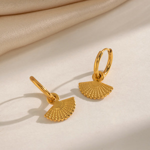 Pendientes antiguos en forma de abanico de acero inoxidable, chapados en oro de 18 quilates, versátiles y resistentes al descolorimiento. - Product Image 4