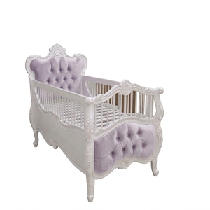 Lit de bébé sculpté sur mesure en provenance d'Indonésie avec tissu en velours lilas - Product Image 1