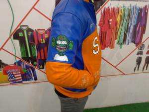 Veste en cuir de vache multicolore unisexe de haute qualité, style vintage, patchwork, col montant, broderie, logo sur le devant, écologique - Product Image 4