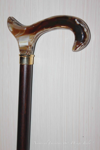 ไม้เท้าเดินทำมือสีน้ำตาล ดีไซน์โดดเด่น พร้อมด้ามจับเรซิ่นรักษ์โลก โดย Perfect Enterprises - Product Image 3