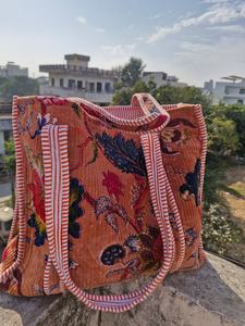 Sac fourre-tout en velours orange rouille à motifs floraux, sac à bandoulière matelassé fait main style bohème, sac de marché réutilisable - Product Image 3