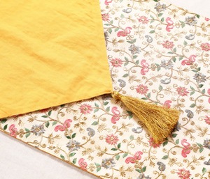 Camino de Mesa de Rayón Ecológico con Bordado Floral Personalizable de Lujo y Borlas para Decoración del Hogar - Product Image 2