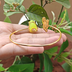 กำไลข้อมือหินหยกคาลซิโดนีสีดำแกะสลักรูปปลาแบบปรับได้ ชุบทอง 18k ดีไซน์เนอร์แบรนด์ดัง ขายส่งเครื่องประดับ - Product Image 6
