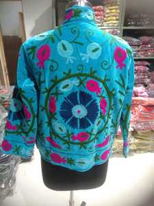 Veste en velours brodée à la main Suzani pour femmes, veste traditionnelle florale ethnique indienne d'hiver, vente en gros et exportation, qualité supérieure - Product Image 2