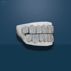 Hip Hop Lab Grown Diamond Teeth Grillz Iced Out 10 Top & 10 Bottom Set Personalizado de Oro Blanco Sólido de 10K para Hombre - Product Image 2