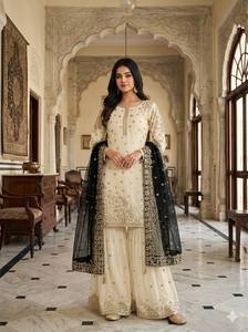 Ensemble Kurta et pantalon en soie crème avec dupatta noir, coupe ample, longueur au sol, tenue traditionnelle indienne et pakistanaise pour mariage, pour femme - Product Image 1