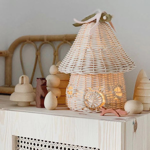 Lámpara de noche con forma de hongo hecha de ratán natural, una encantadora lámpara de dormitorio para niños. - Product Image 1