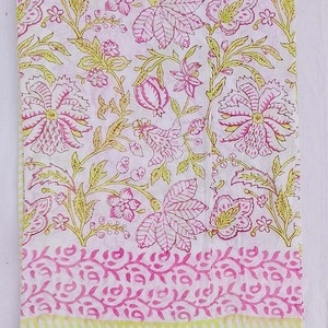 Paréo en coton vert unisexe imprimé à la main motif floral, idéal pour la plage, comme écharpe ou jupe cache-maillot, style traditionnel régional toutes saisons - Product Image 4