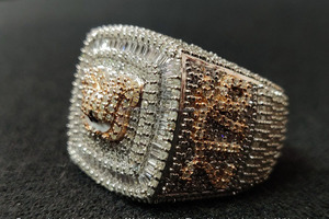 แหวนฮิปฮอปแบบกำหนดเองประดับเพชรโมอิสซาไนต์ทรงคลัสเตอร์ ตัวอักษรย่อ  ทำจากเงินแท้ 925 ชุบโรเดียม  แบบฝังเพชรเต็มวง  สำหรับผู้ชายและผู้หญิง - Product Image 6