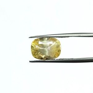 พลอยแซฟไฟร์สีเหลืองทรงคุชชั่นธรรมชาติ 6.63 กะรัต จากศรีลังกา สำหรับทำเครื่องประดับและแหวน YCIH-156 - Product Image 1