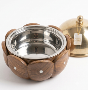 Oasis Lotus - Cazuela de madera tallada con tapa abovedada pulida e incrustaciones de perlas naturales, artesanal, para mantener la comida caliente (Diwaniyya) - Product Image 3