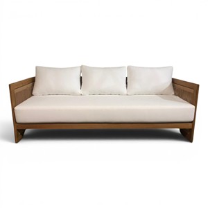 Sofá de 3 Plazas de Madera de Teca Sólida Estilo Moderno de Mediados de Siglo con Cojines de Tela Crema, Brazos Rectos y Respaldo Acolchado para Muebles de Sala de Estar - Product Image 1