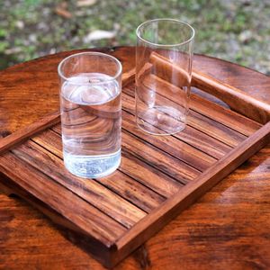 Bandeja de madera maciza con acabado natural, adecuada para interiores minimalistas y hogares modernos. - Product Image 2