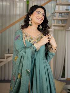 Green Embroidered Silk Reversible Moisture-Wicking Wrinkle-Free Floor-Length Loose-Fit <b>Kurti</b> Set Heavy Dupatta <b>Indian</b>/Pakistani - Product Image 2