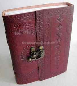 Journal relié en cuir fait main avec serrure en métal |   Carnet de notes vintage |   Carnet de croquis et journal de voyage, cadeau pour écrivains et artistes - Product Image 4